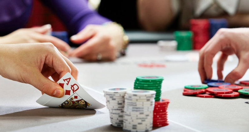 Chơi Poker: Hướng Dẫn Cơ Bản Cho Người Mới Bắt Đầu